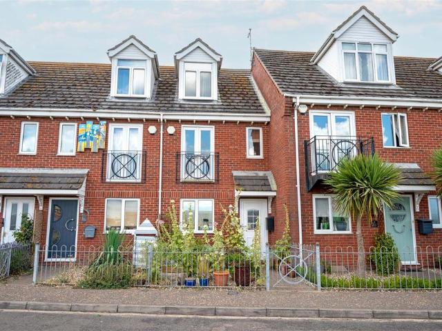 3 bedroom terraced house for sale