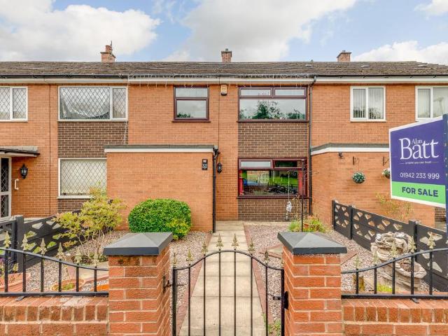 3 bedroom terraced house for sale