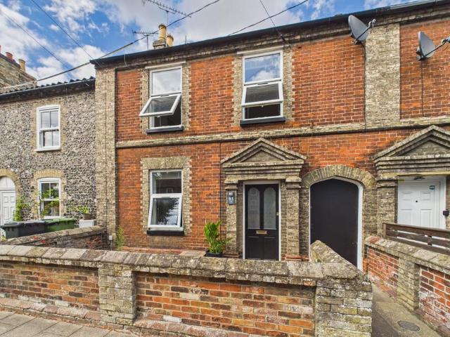 3 bedroom terraced house for sale