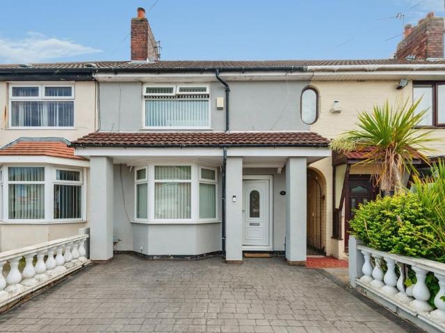 3 bedroom terraced house for sale