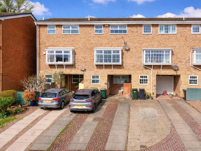 3 bedroom terraced house for sale