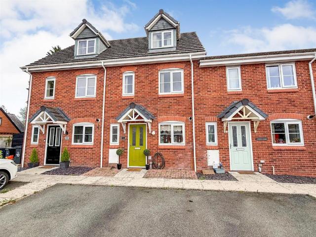 3 bedroom terraced house for sale