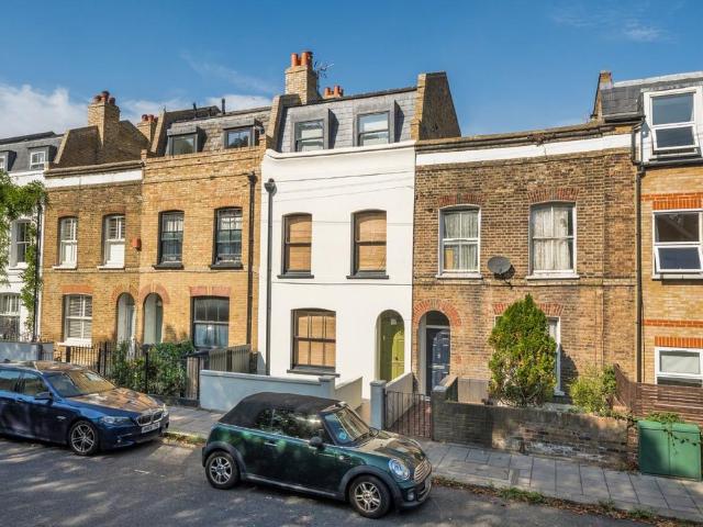 3 bedroom terraced house for sale