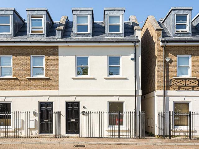 3 bedroom terraced house for sale