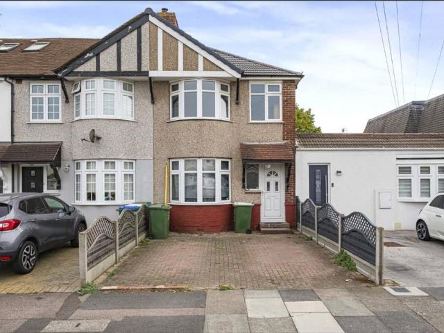 3 bedroom terraced house for sale