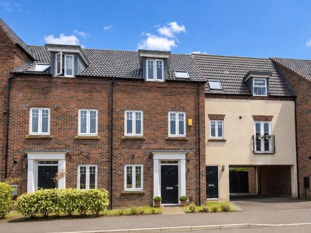 3 bedroom terraced house for sale