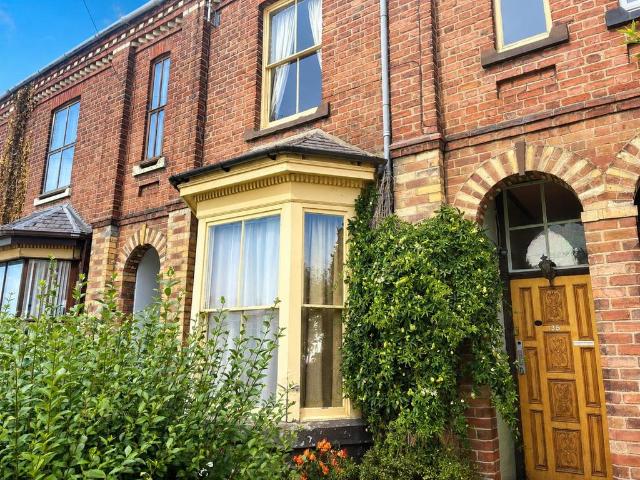 3 bedroom terraced house for sale