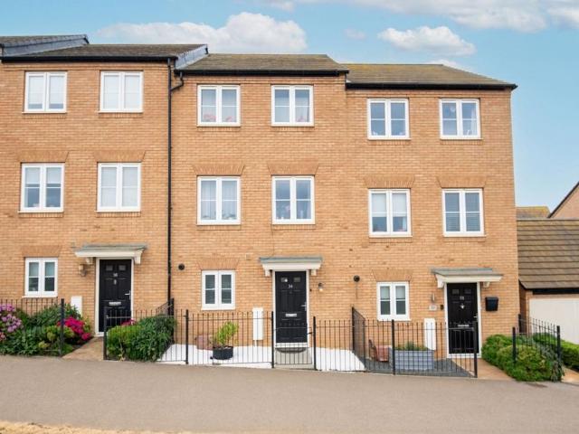 3 bedroom terraced house for sale