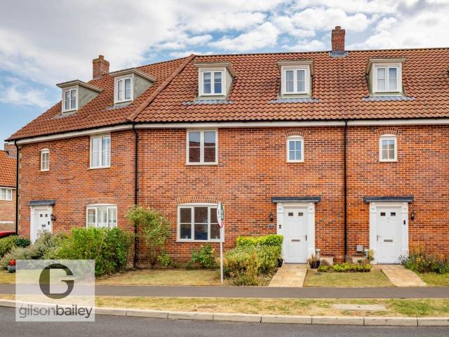 3 bedroom terraced house for sale