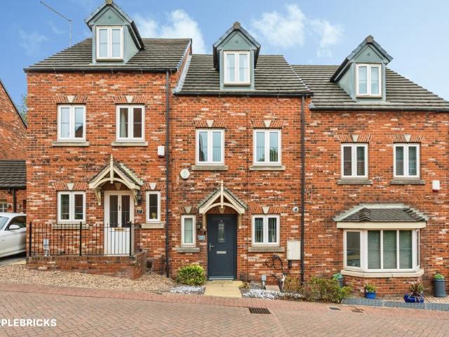 3 bedroom terraced house for sale