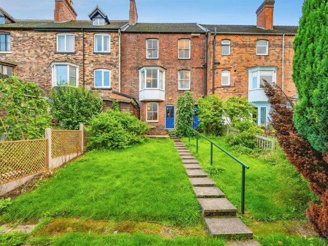 3 bedroom terraced house for sale