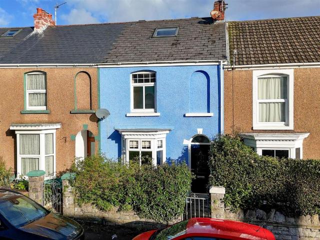 3 bedroom terraced house for sale
