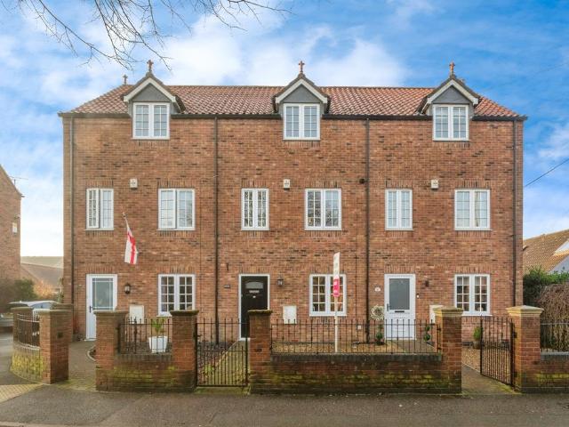 3 bedroom terraced house for sale