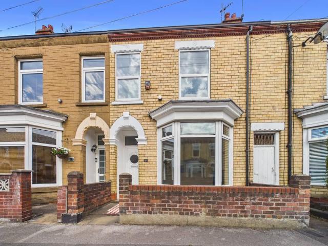 3 bedroom terraced house for sale