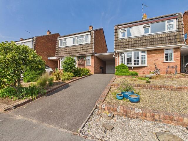 3 bedroom link detached house for sale