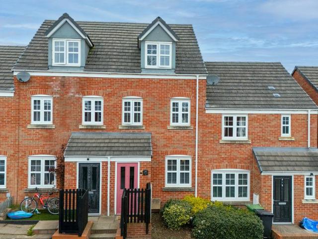 3 bedroom terraced house for sale