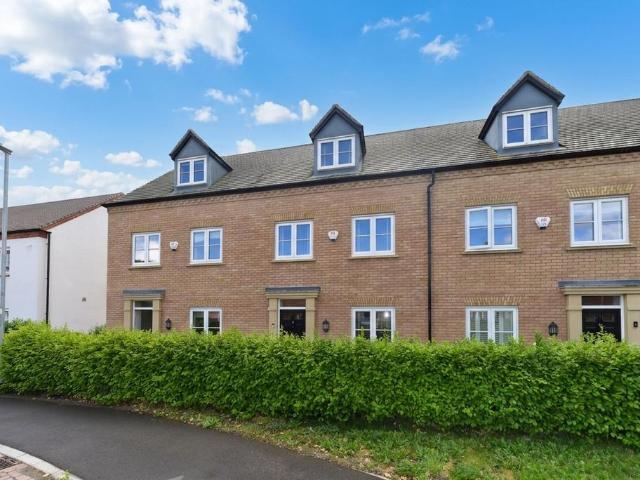 3 bedroom terraced house for sale