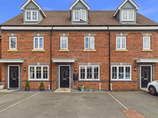 3 bedroom terraced house for sale