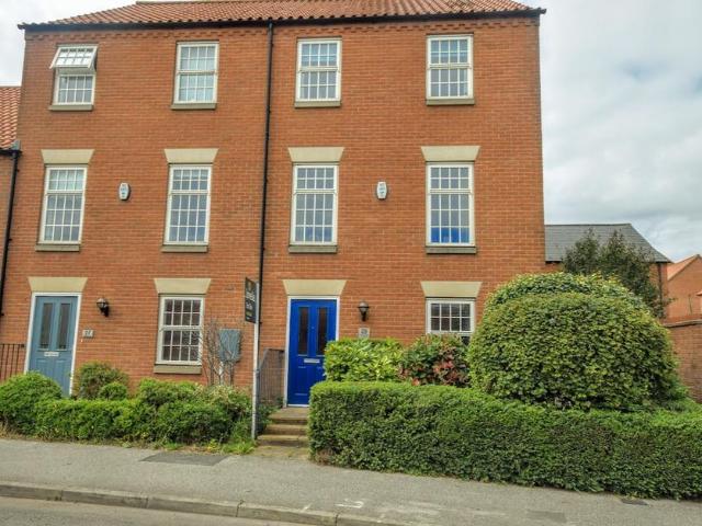 3 bedroom terraced house for sale