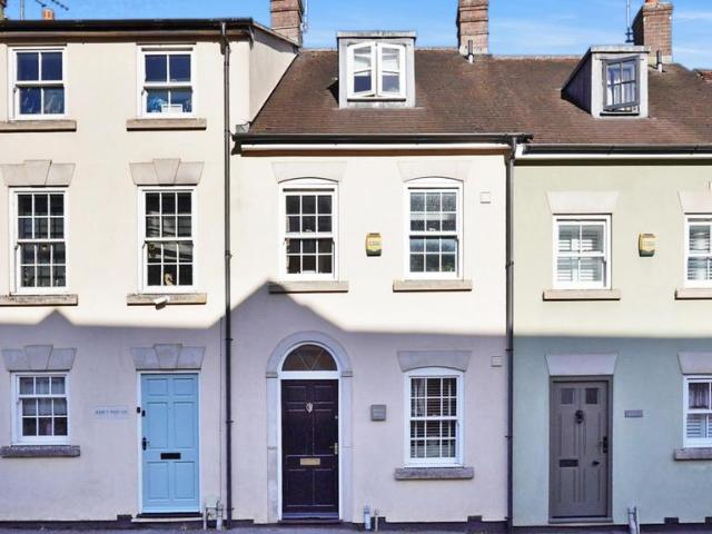 3 bedroom terraced house for sale