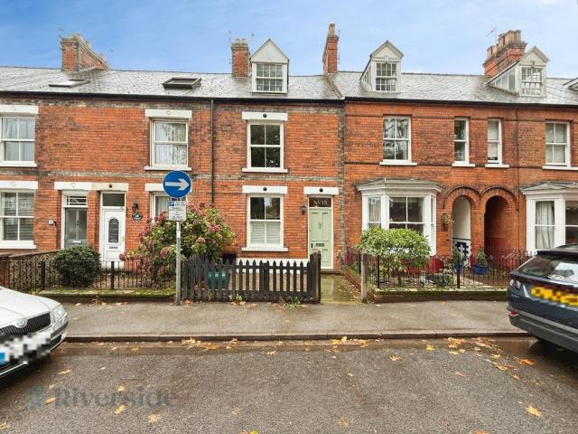 3 bedroom terraced house for sale