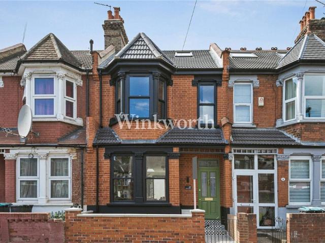 3 bedroom terraced house for sale