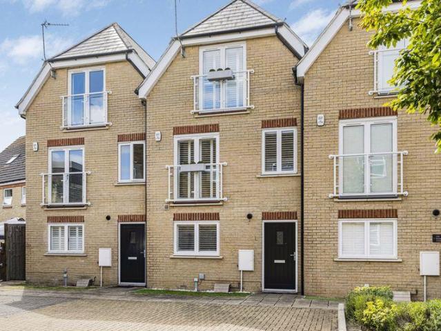3 bedroom terraced house for sale