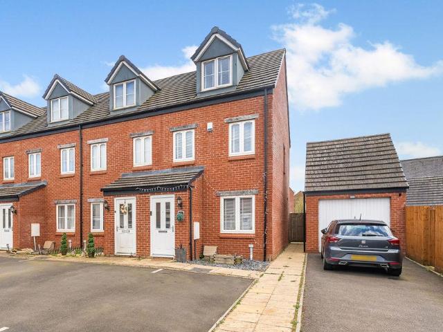 3 bedroom end of terrace house for sale