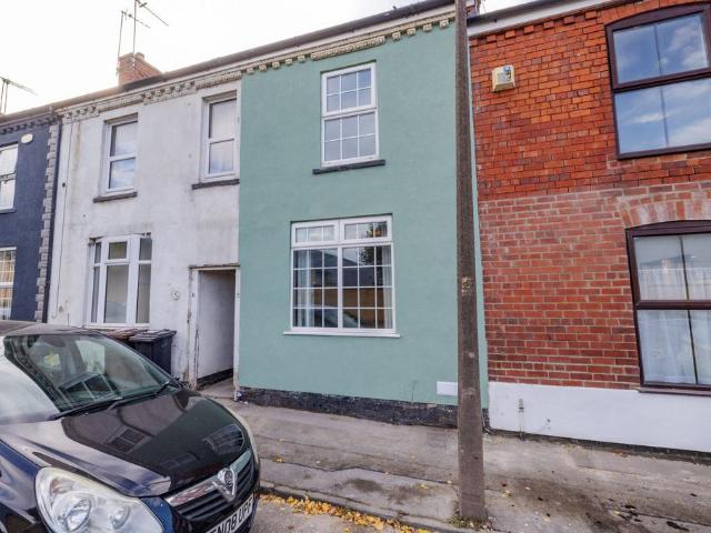 3 bedroom terraced house for sale