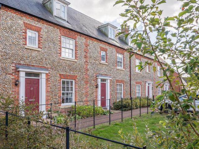 3 bedroom terraced house for sale