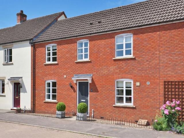 3 bedroom terraced house for sale