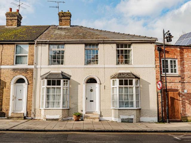 3 bedroom terraced house for sale