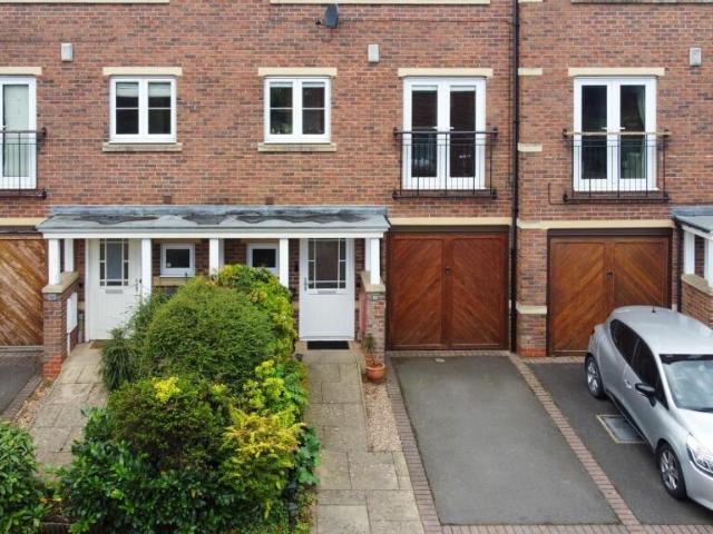3 bedroom terraced house for sale