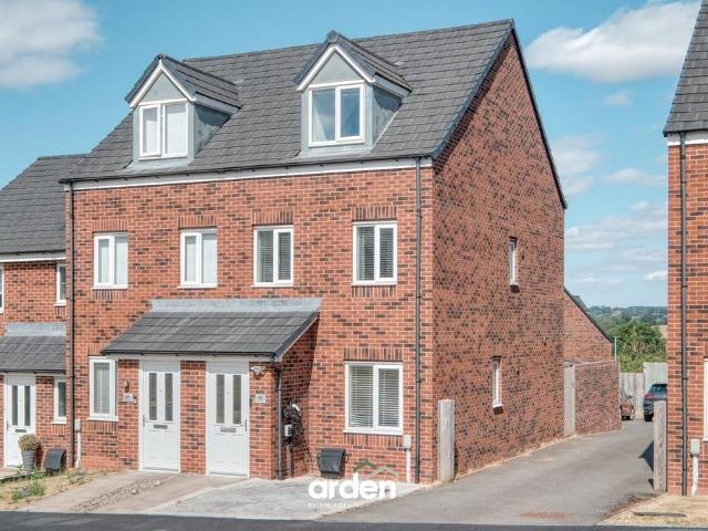 3 bedroom terraced house for sale