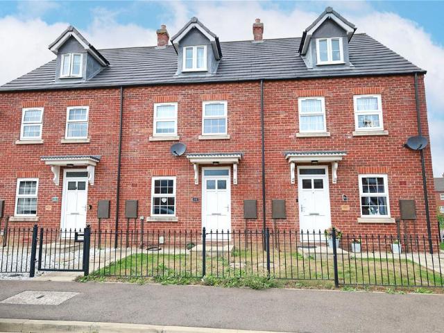 3 bedroom terraced house for sale