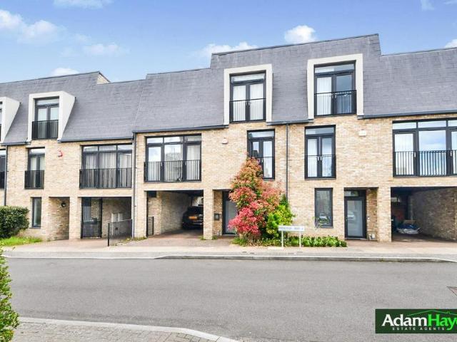 3 bedroom terraced house for sale