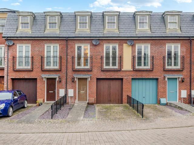 3 bedroom terraced house for sale