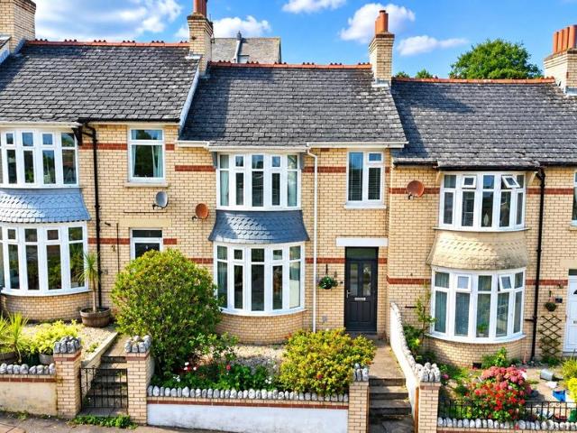 3 bedroom terraced house for sale