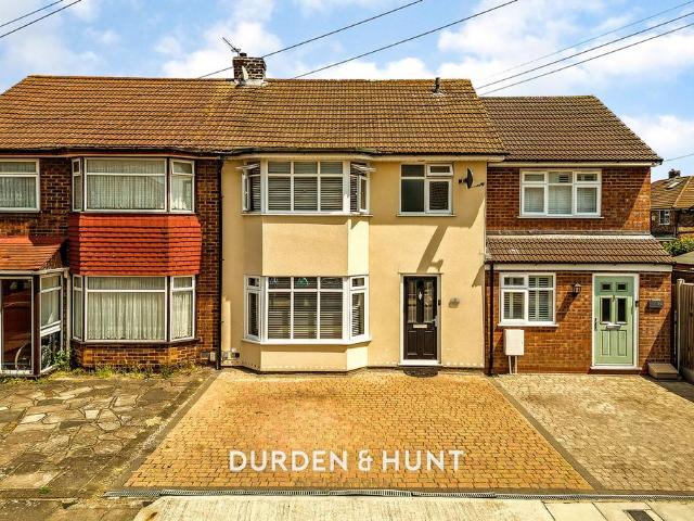 3 bedroom terraced house for sale