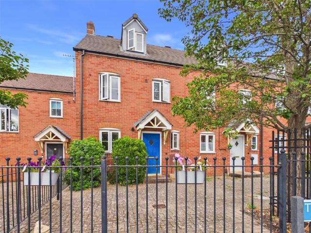 3 bedroom terraced house for sale