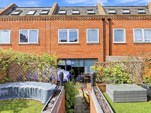 3 bedroom terraced house for sale