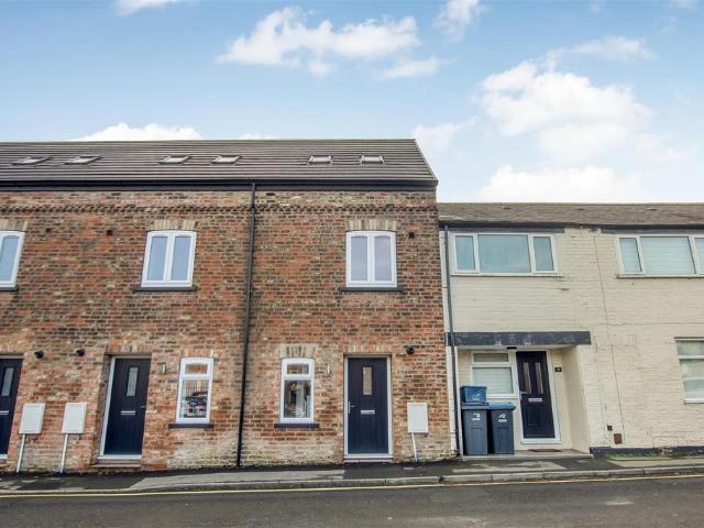 2 bedroom terraced house for sale
