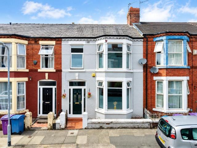 3 bedroom terraced house for sale