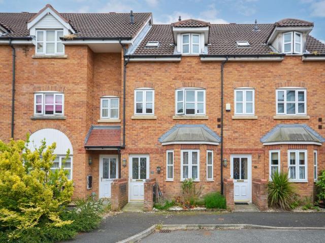 3 bedroom terraced house for sale