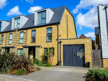 3 bedroom terraced house for sale