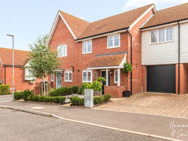 3 bedroom terraced house for sale