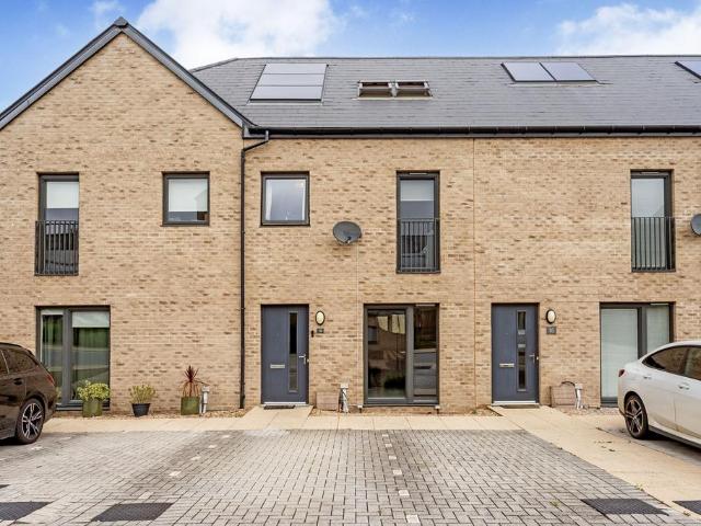 3 bedroom terraced house for sale