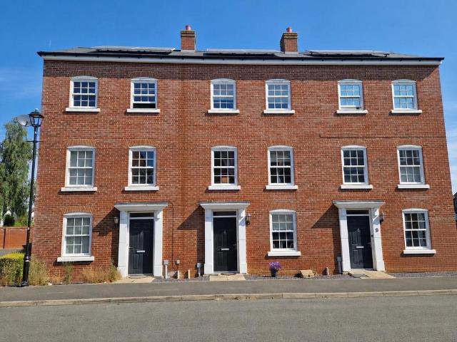 3 bedroom terraced house for sale