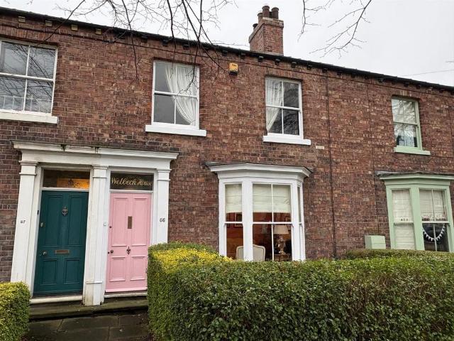 3 bedroom terraced house for sale
