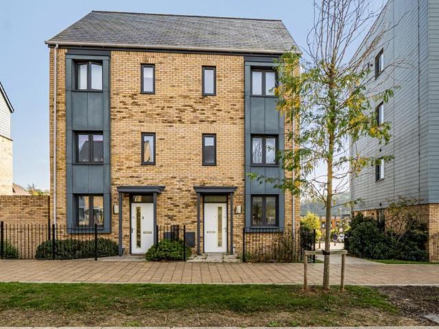 3 bedroom terraced house for sale